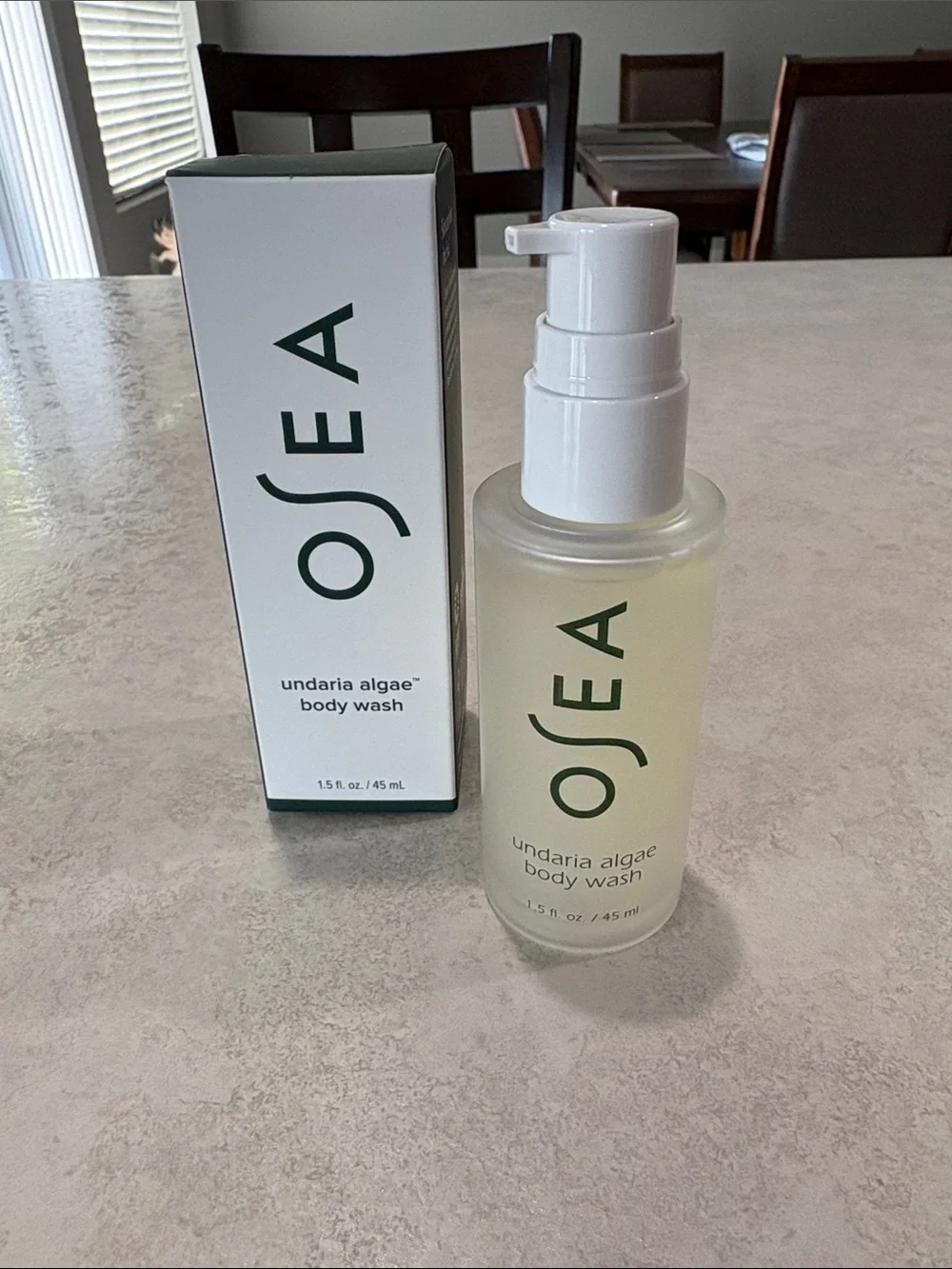 Sea Undaria Algae Body Wash — White & Green Packaging